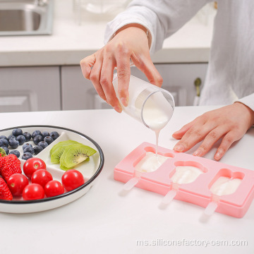 Acuan ais krim strawberi jello dengan penutup